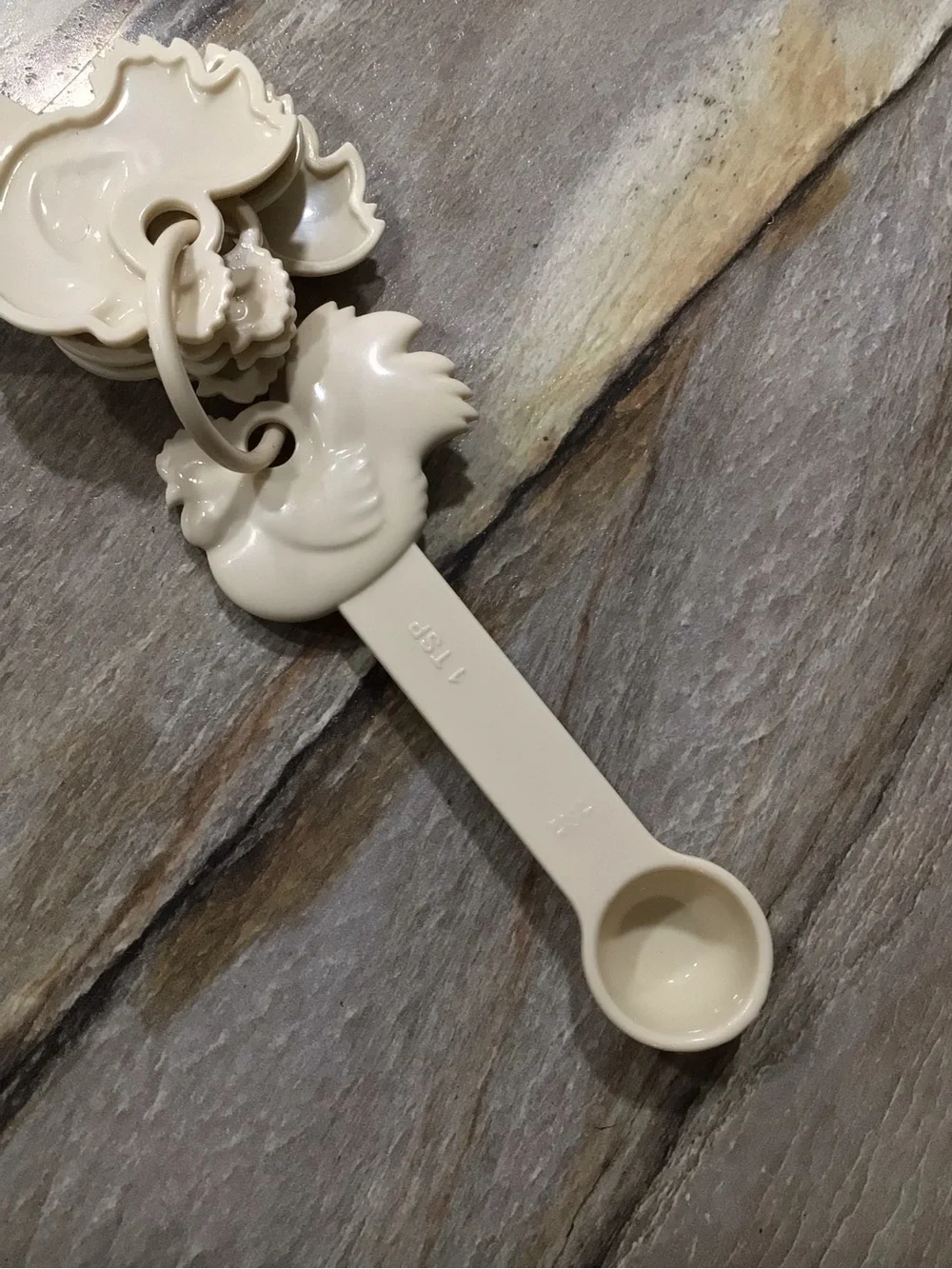Paula Deen Rooster Measuring Spoons Set 5pc Beige Nesting Farmhouse VTG.